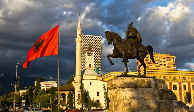 Qirate e zyrave ne Tirane, me te shtrenjtat ne rajon